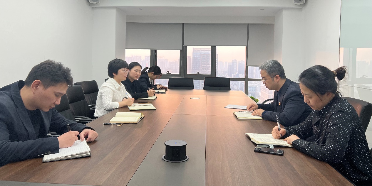 努力把準(zhǔn)斗爭方向，堅定斗爭意志——法律事務(wù)中心召開會議傳達(dá)黨課精神